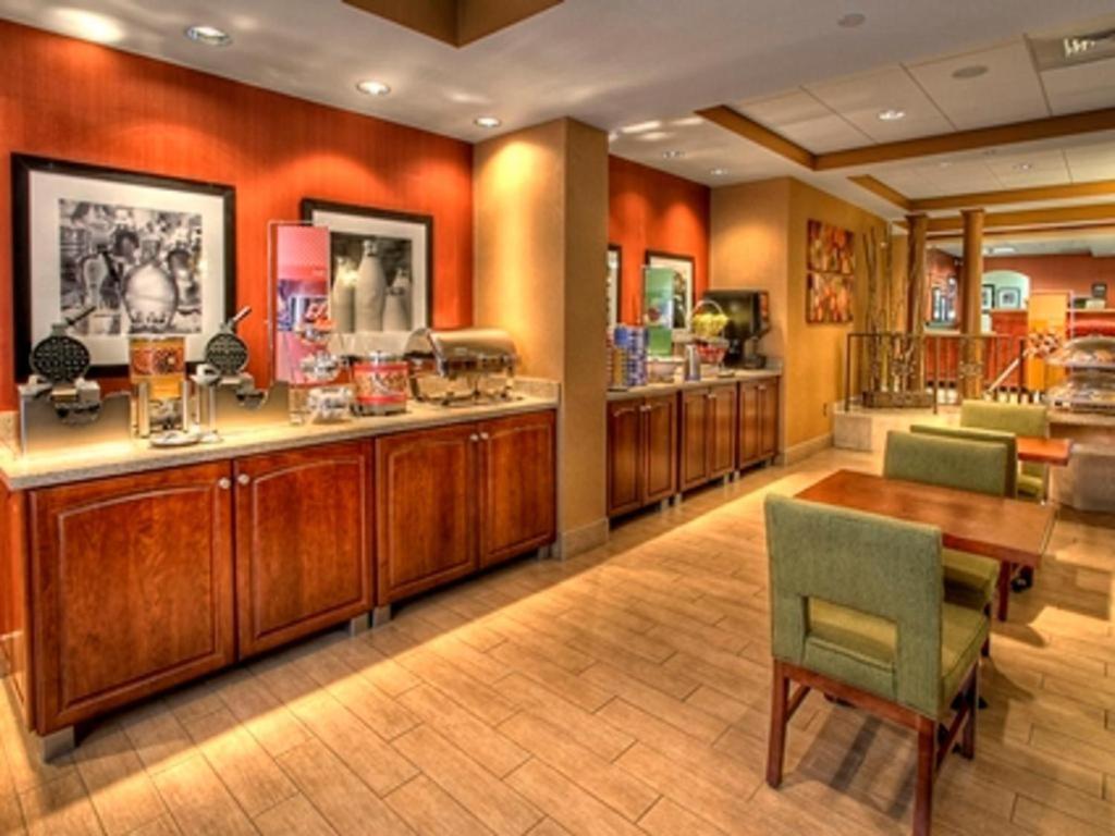 Hampton Inn Johnstown Geistown Bagian luar foto